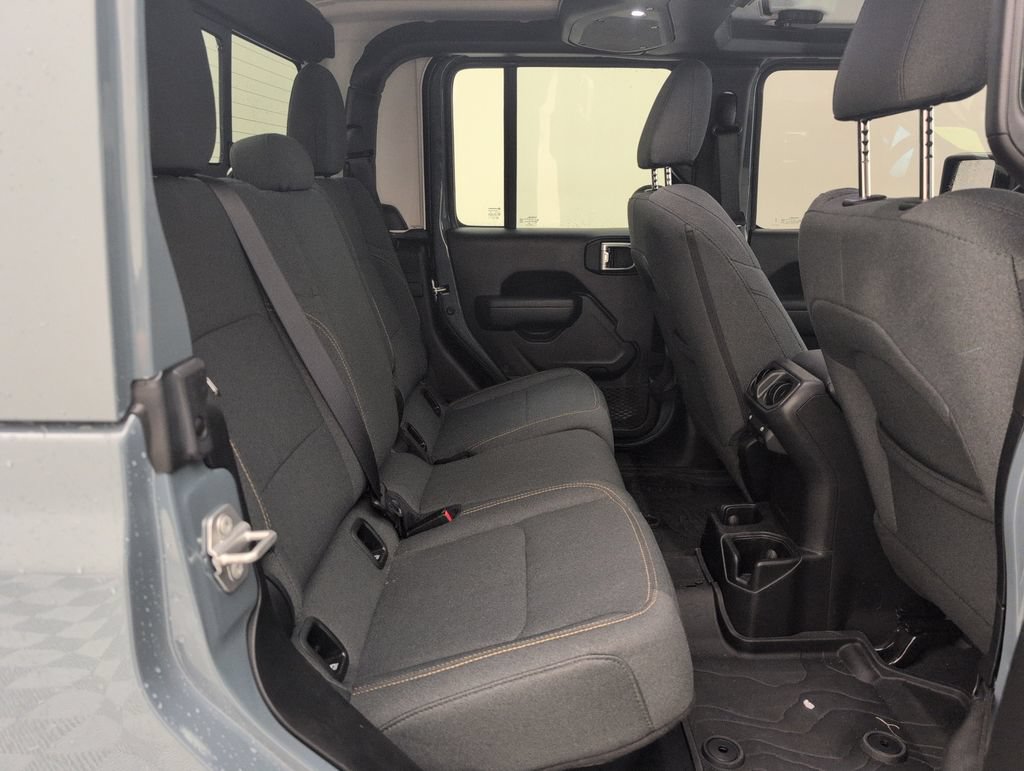 Used 2025 Jeep Gladiator Sport AWD/4WD image 15