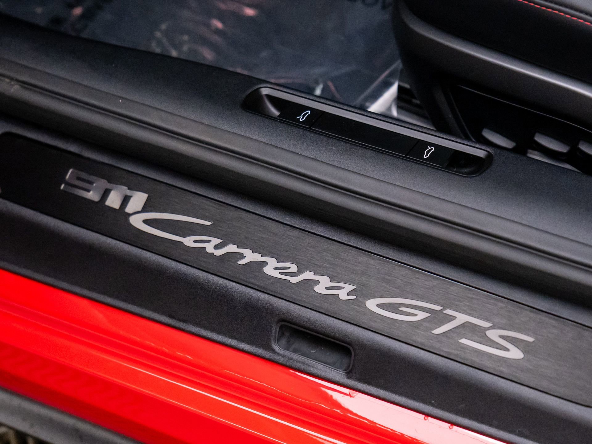 Certified 2025 Porsche 911 Carrera GTS image 17