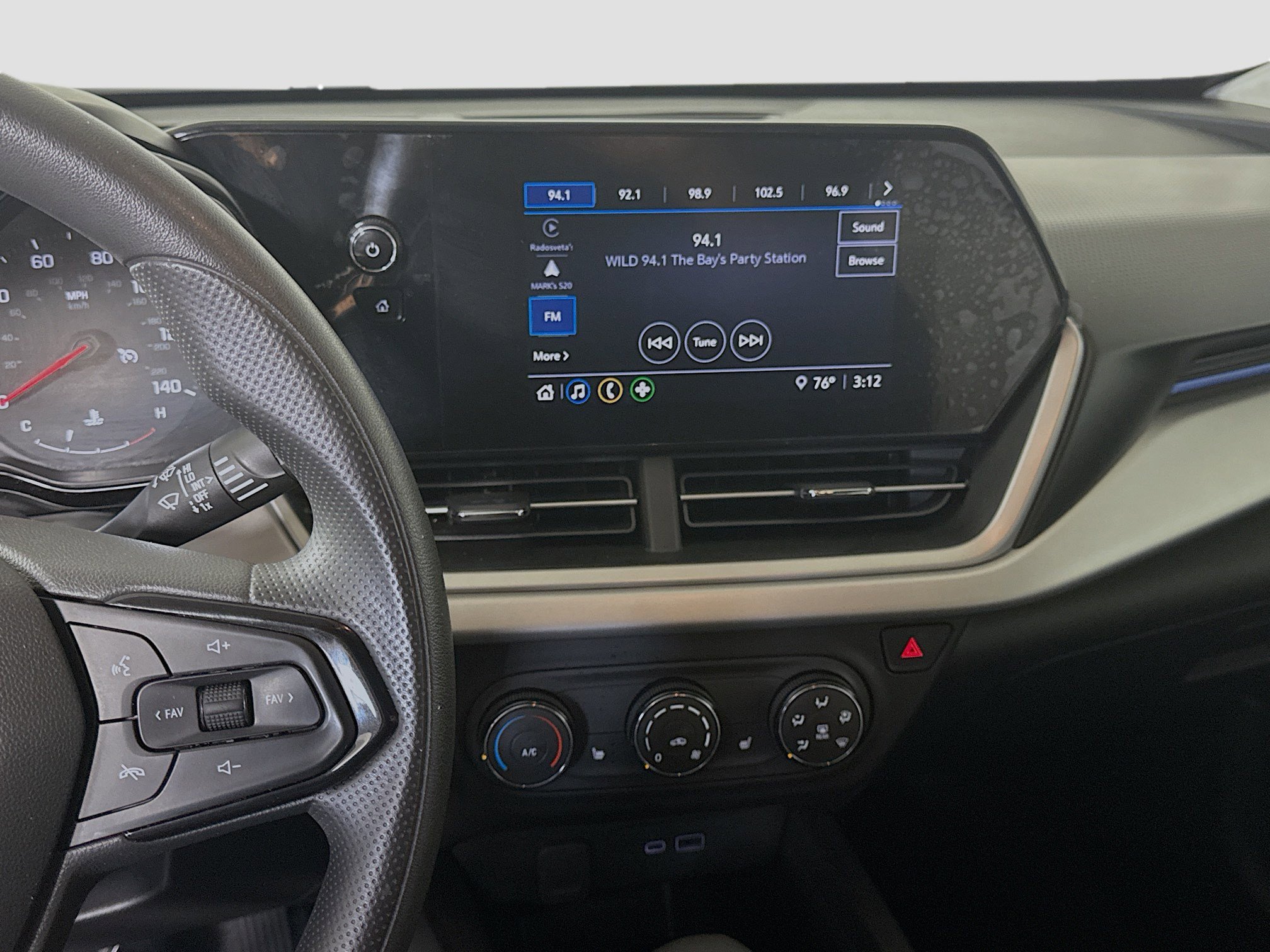 Used 2024 Chevrolet Trax LS w/ LS Convenience Package FWD image 18