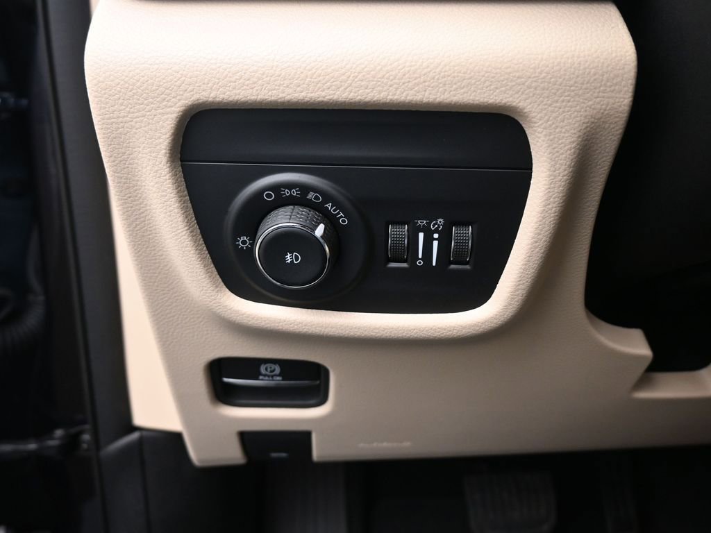 Used 2024 Jeep Grand Cherokee L Limited w/ Trailer Tow Package image 35