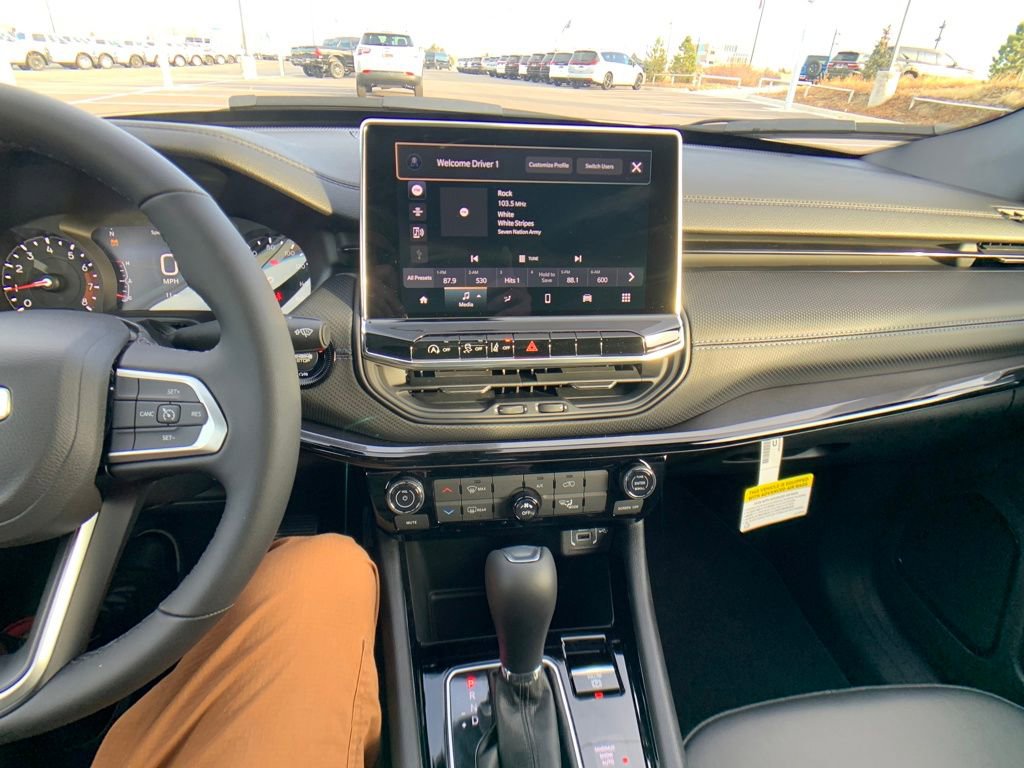 New 2026 Jeep Compass Latitude image 19