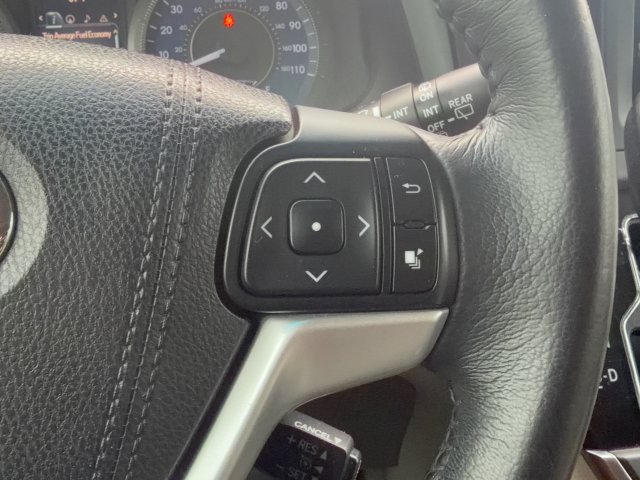 Used 2017 Toyota Sienna XLE Premium FWD image 18
