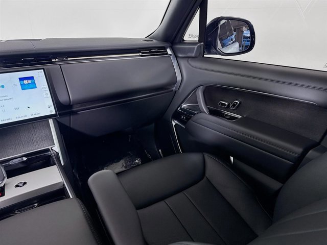 Used 2025 Land Rover Range Rover SE image 26