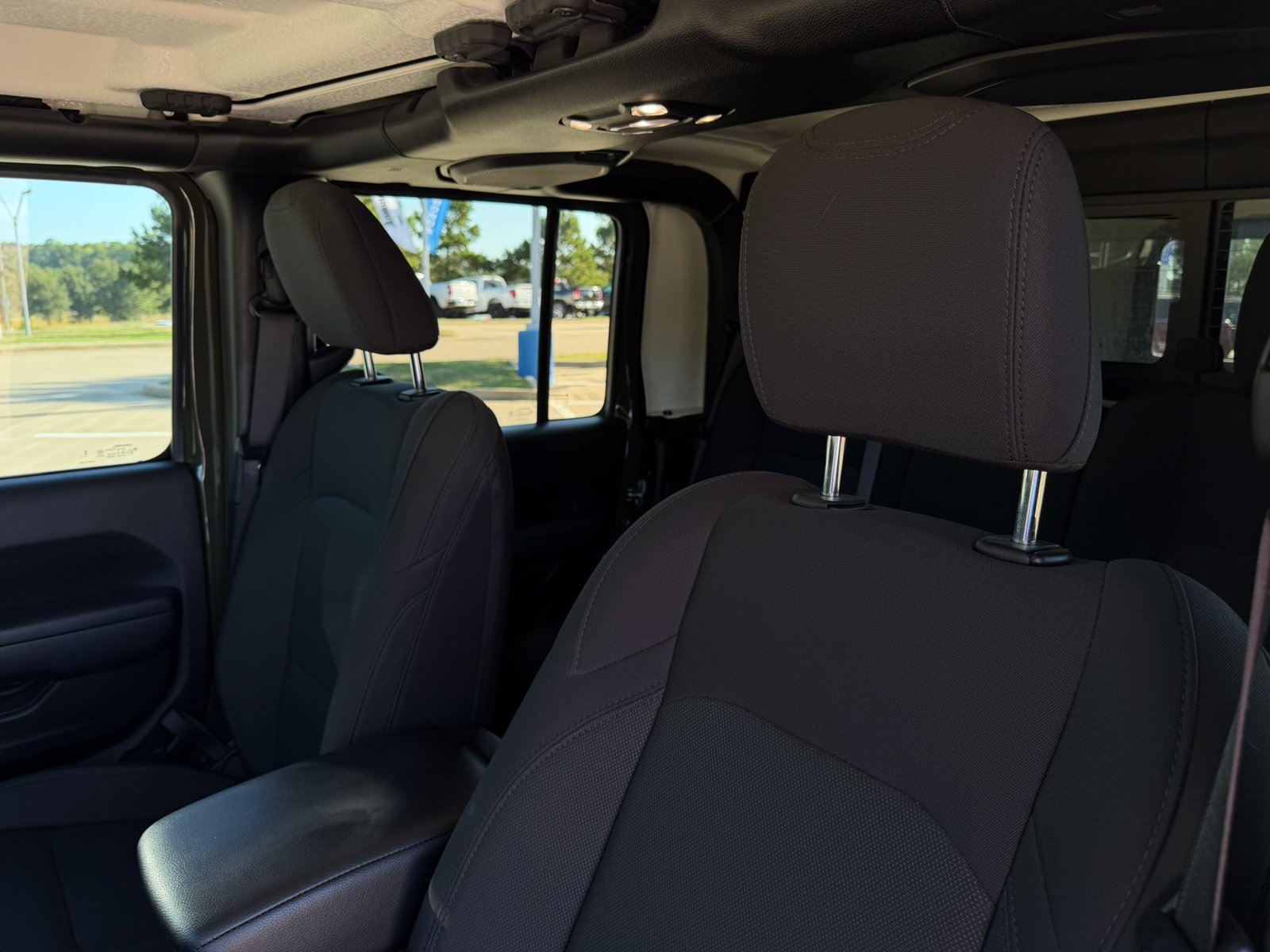 Used 2023 Jeep Gladiator Sport AWD/4WD image 18