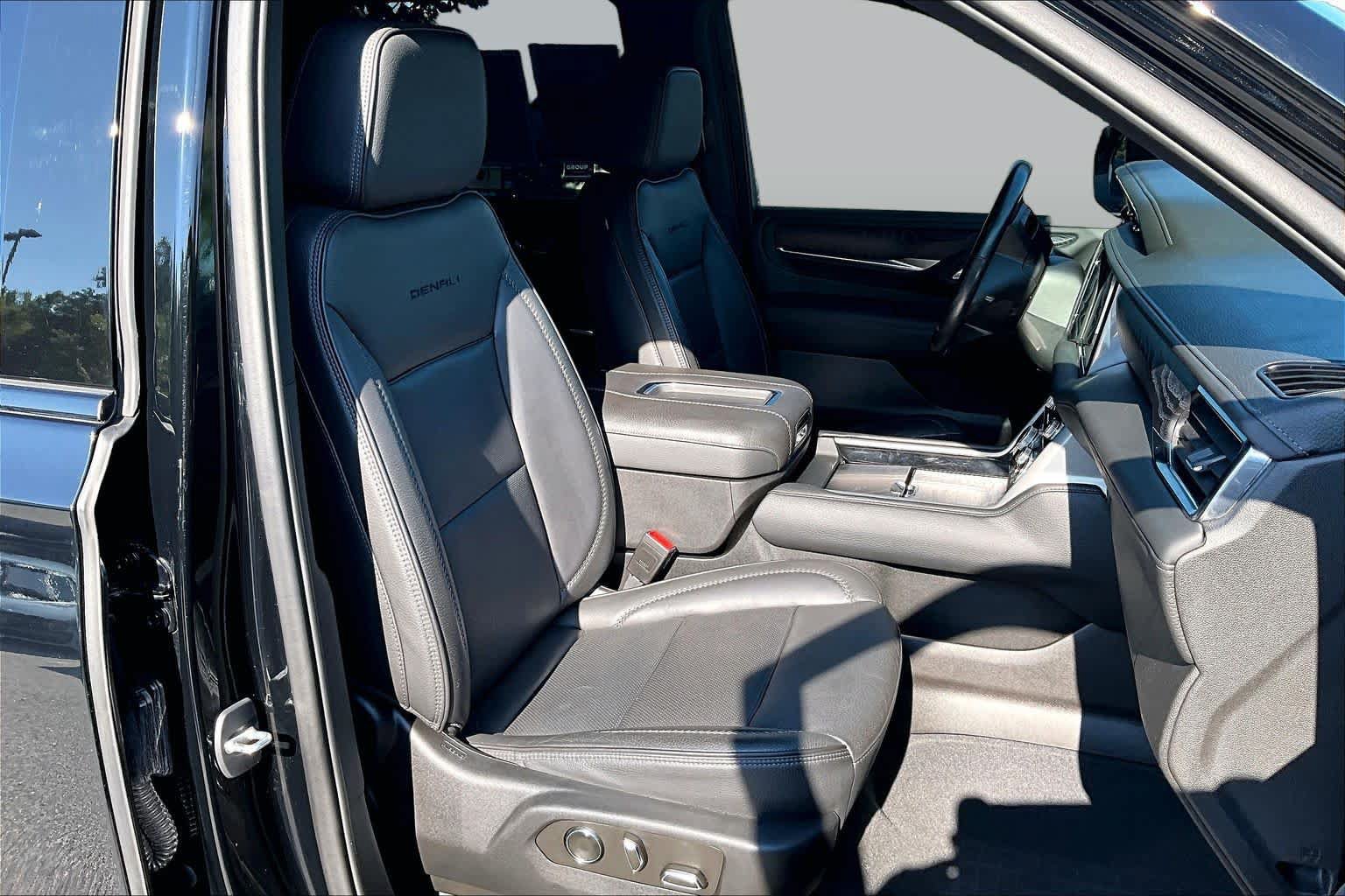 Used 2021 GMC Yukon Denali AWD/4WD image 8