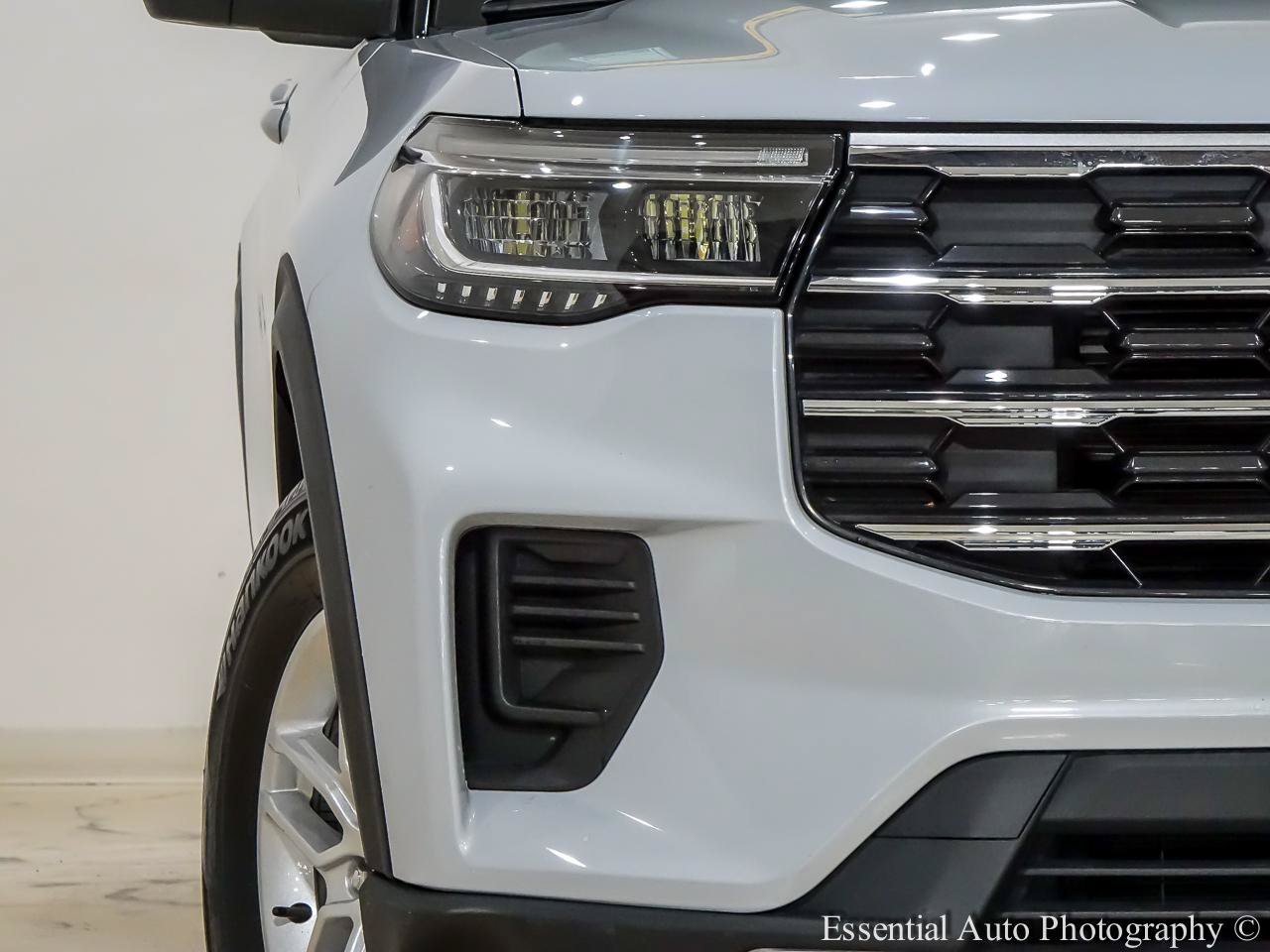 Used 2025 Ford Explorer Active AWD/4WD image 6