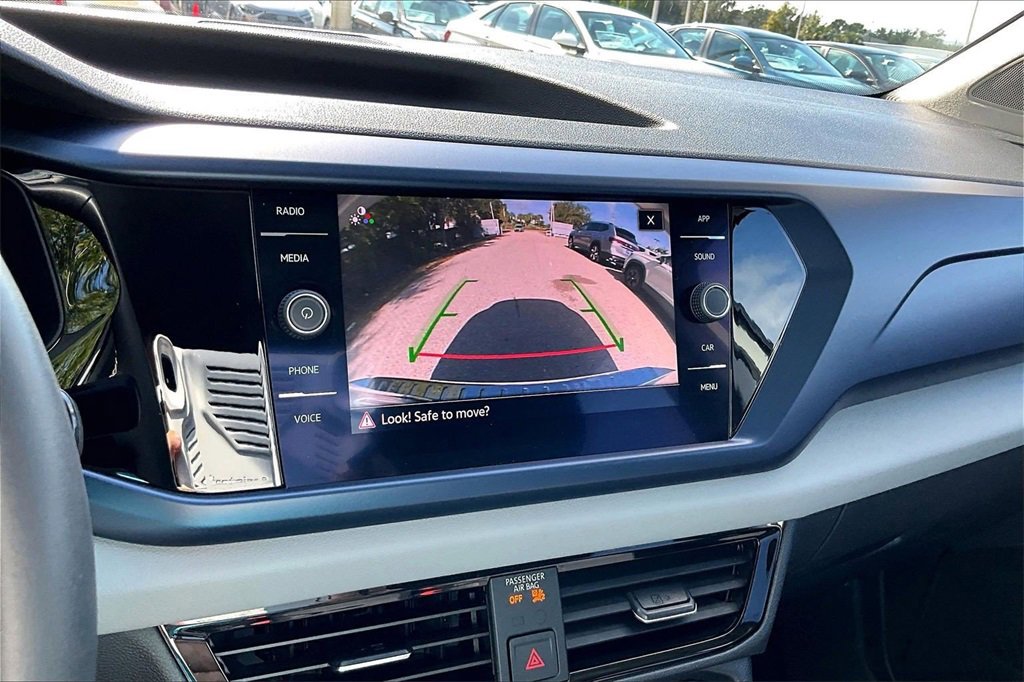 Certified 2022 Volkswagen Taos SE image 27
