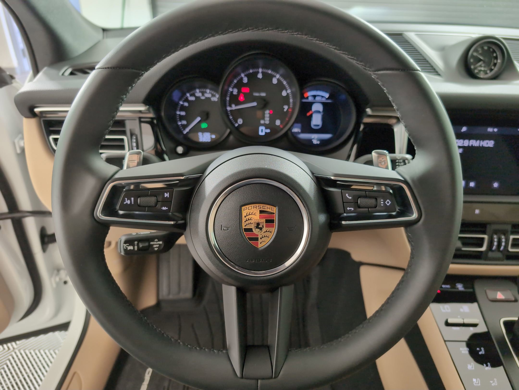 Certified 2025 Porsche Macan image 21