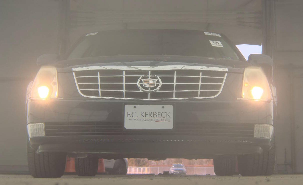 Used 2009 Cadillac DTS FWD image 2