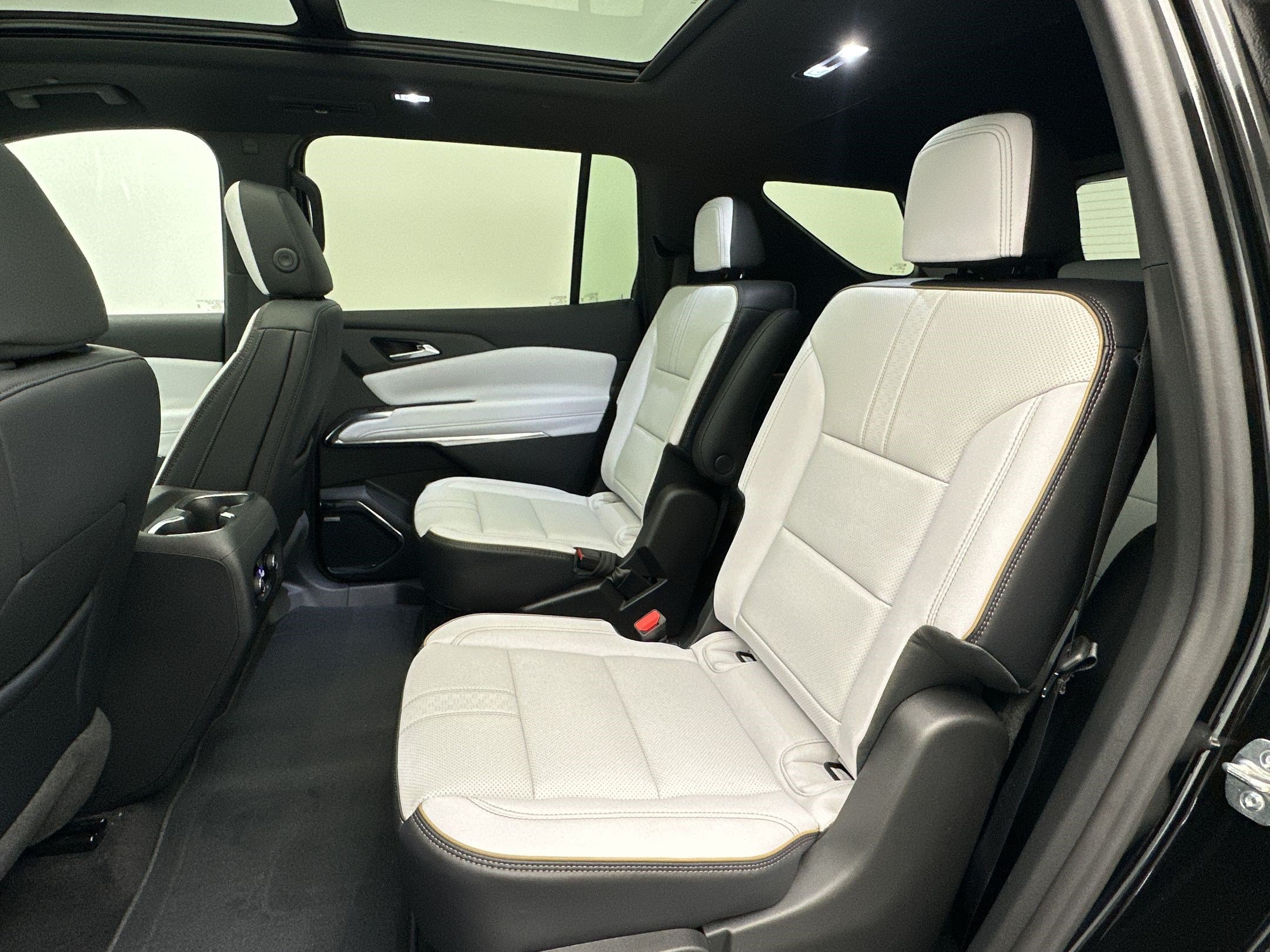 New 2026 Chevrolet Traverse High Country w/ LPO, Floor Liner Package AWD/4WD image 23