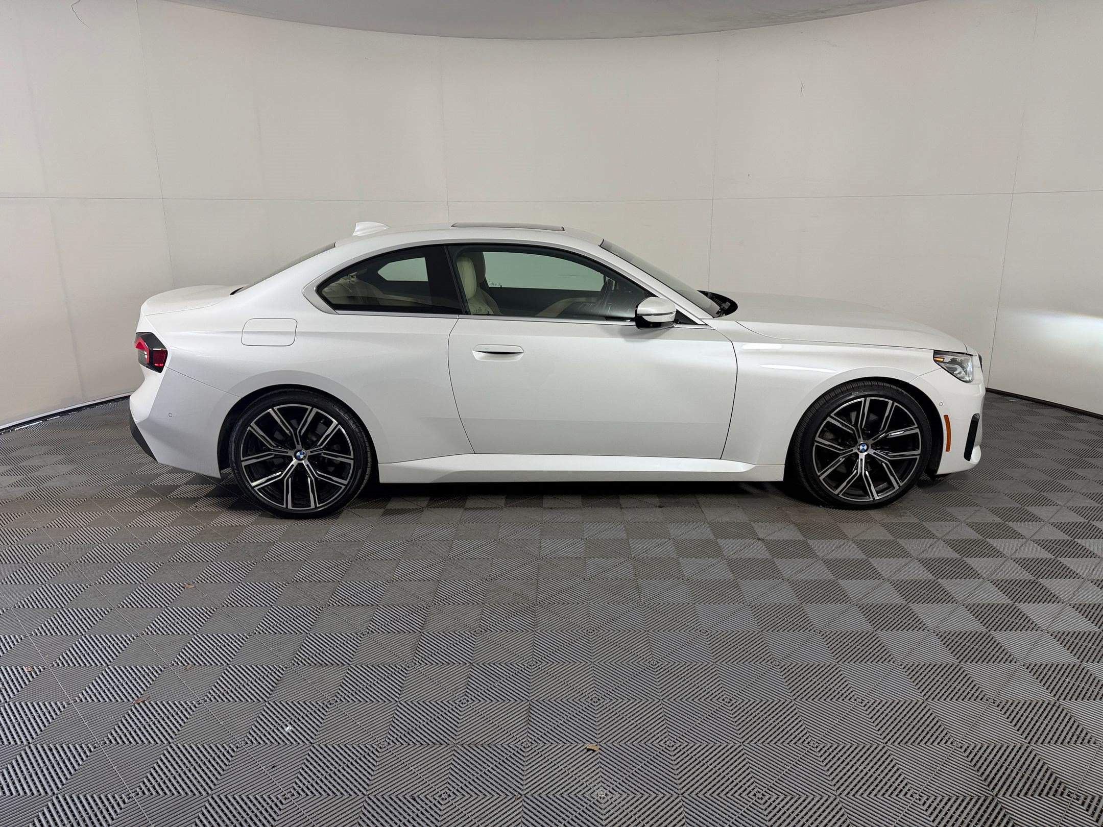 Used 2022 BMW 230i Coupe w/ Premium Package 2 RWD image 8
