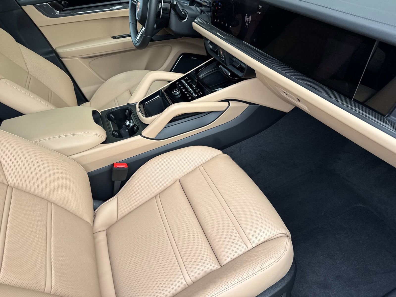 New 2026 Porsche Cayenne GTS image 18