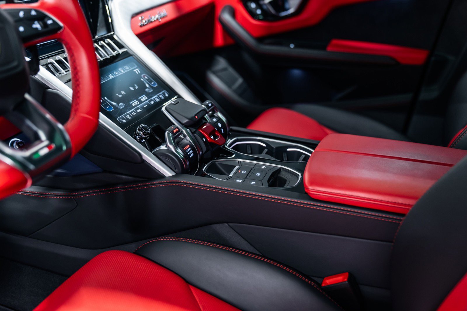 Used 2021 Lamborghini Urus image 17