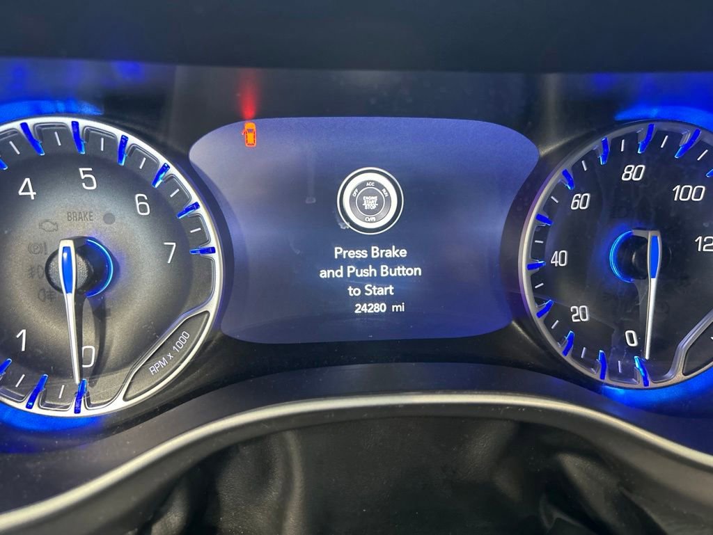Used 2025 Chrysler Pacifica Select FWD image 3