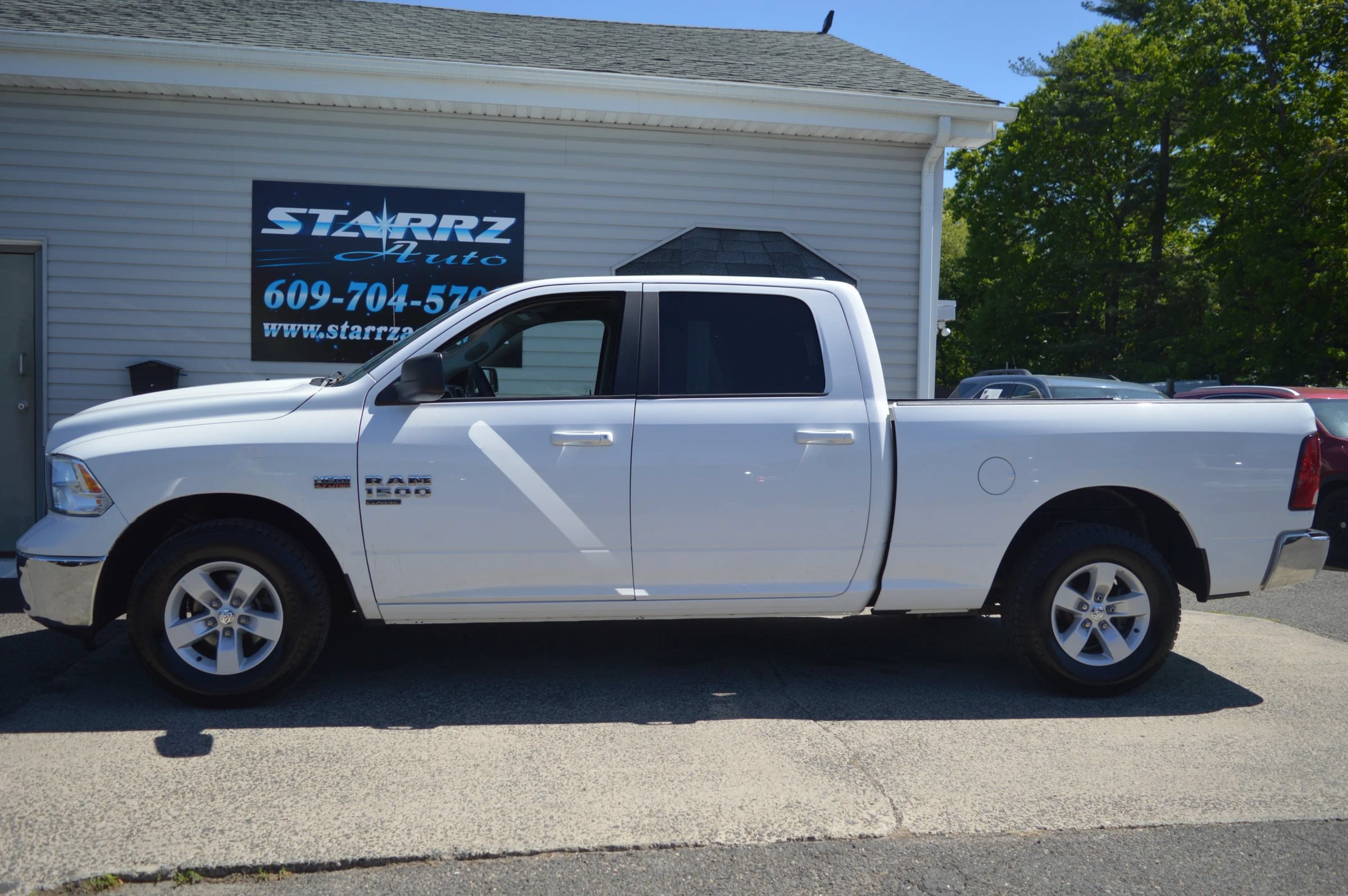 Used 2020 RAM 1500 Classic SLT RWD image 2