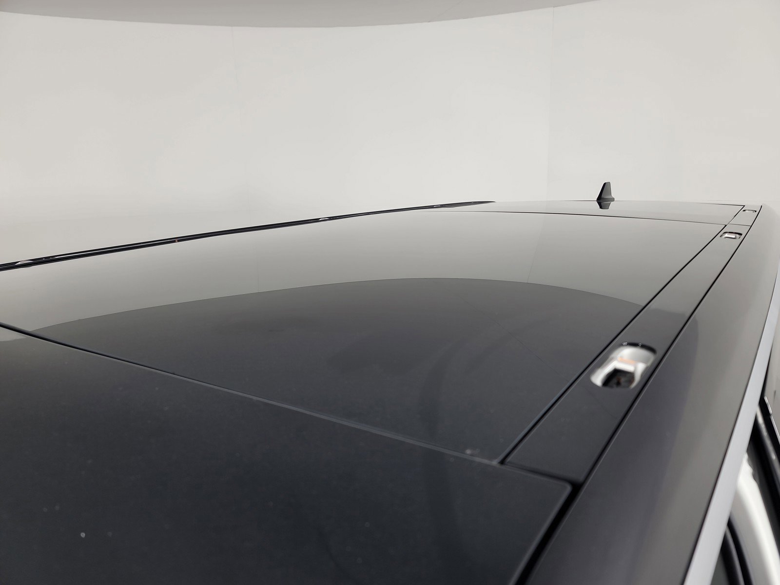 Used 2024 Rivian R1S Adventure image 13