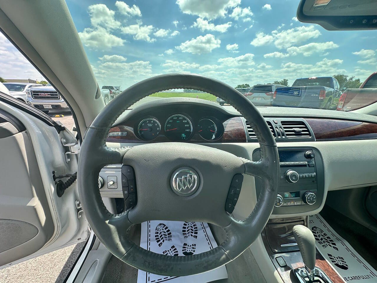 Used 2011 Buick Lucerne CXL FWD image 10