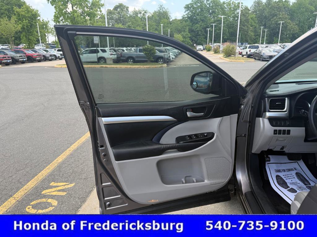 Used 2015 Toyota Highlander XLE AWD/4WD image 14