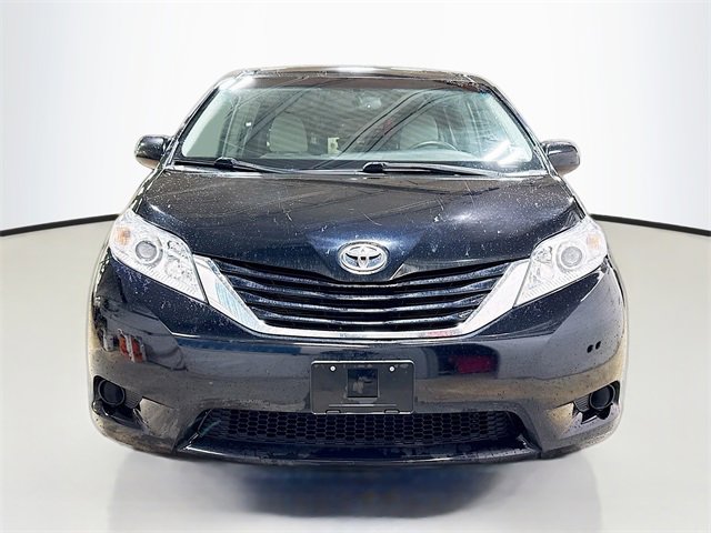 Used 2016 Toyota Sienna LE image 3