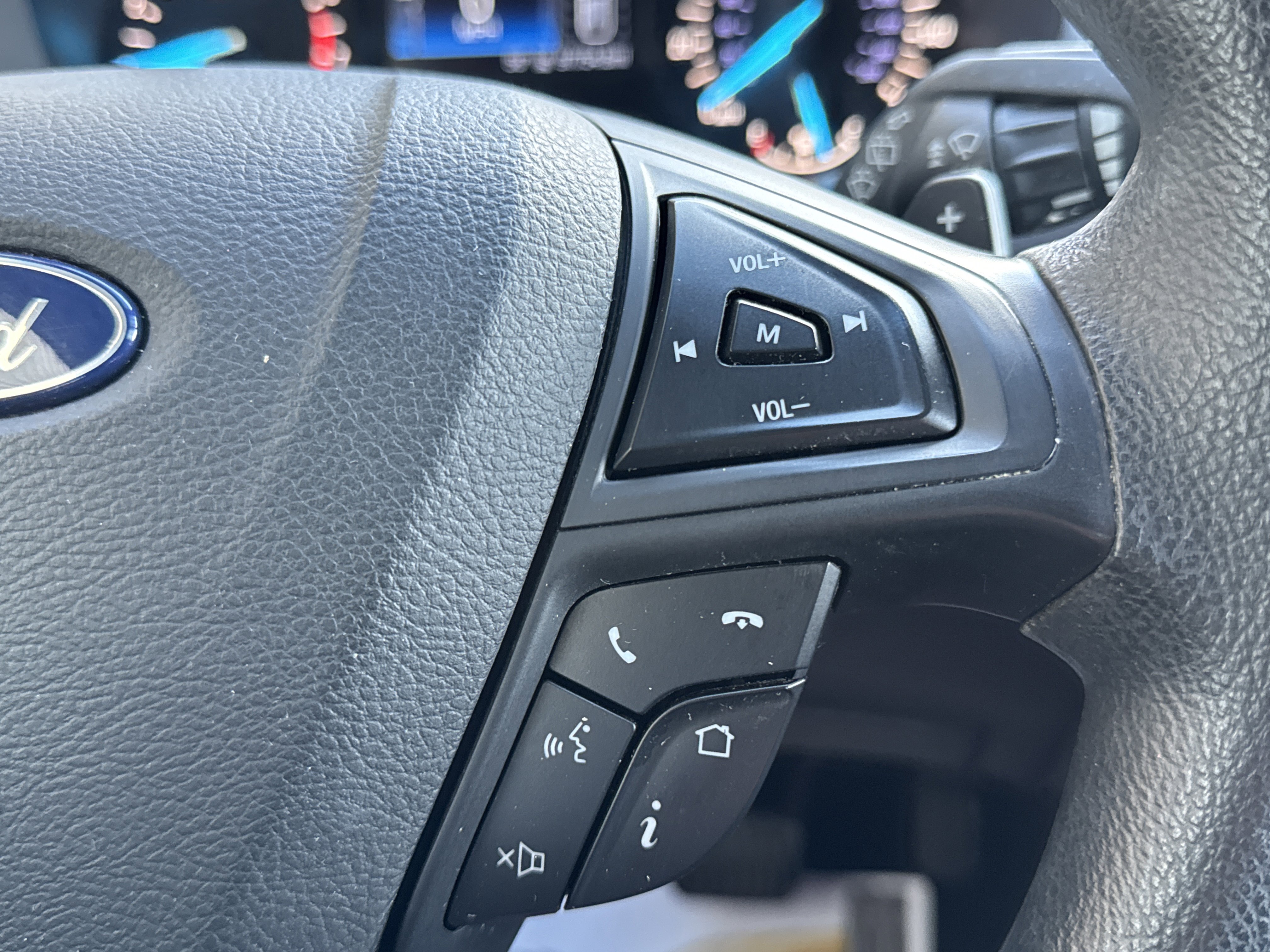 Used 2019 Ford Edge SE image 17