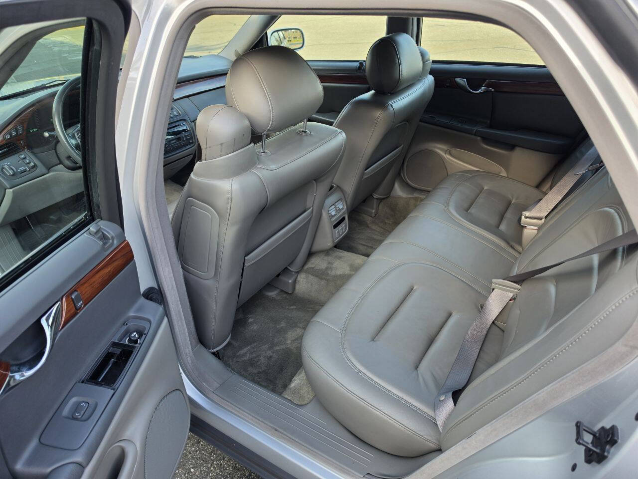 Used 2000 Cadillac De Ville FWD image 38