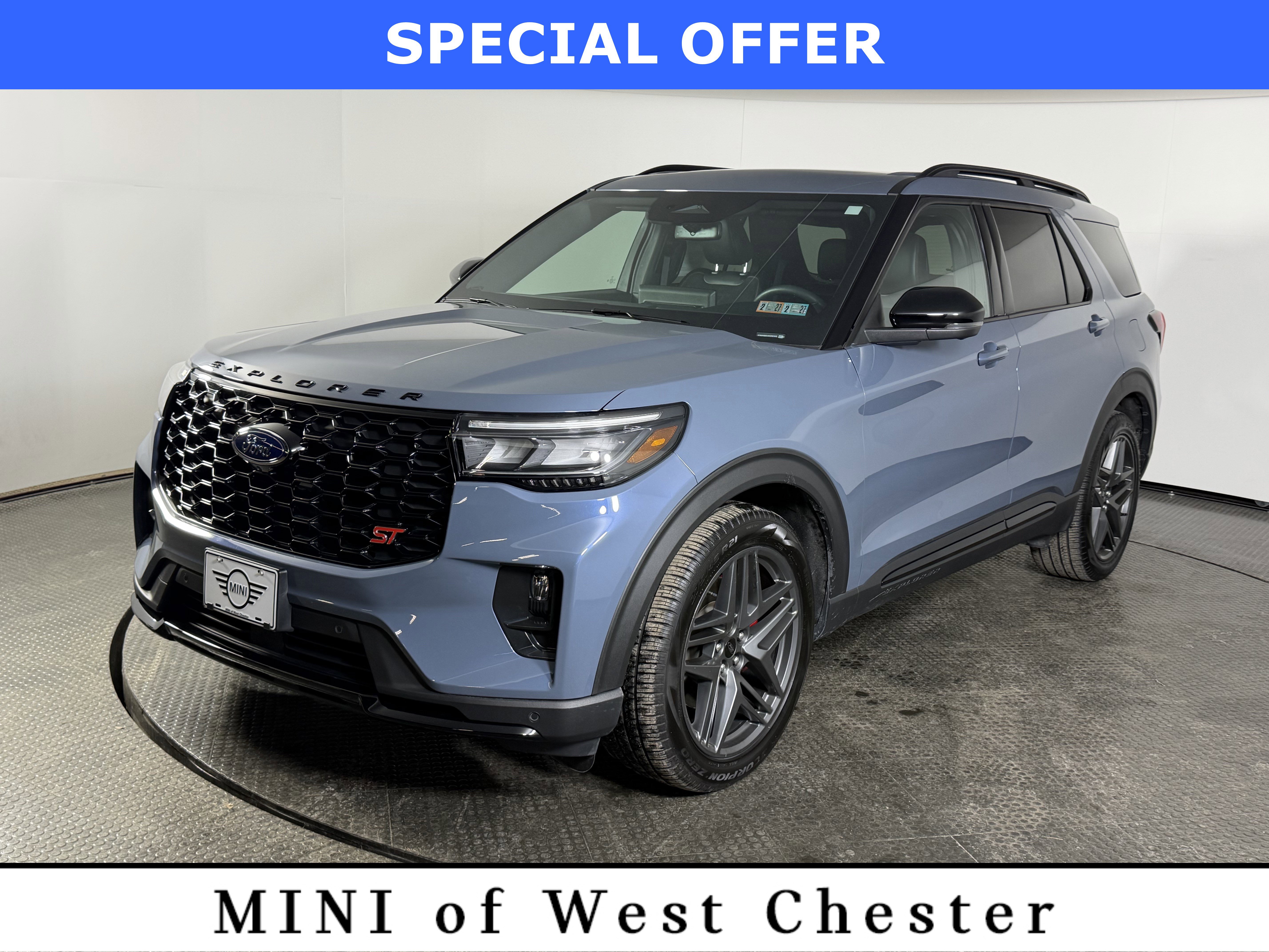 Used 2025 Ford Explorer ST image 1