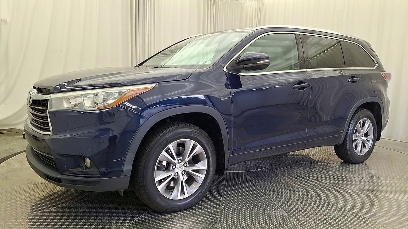 Used 2015 Toyota Highlander XLE AWD/4WD image 10