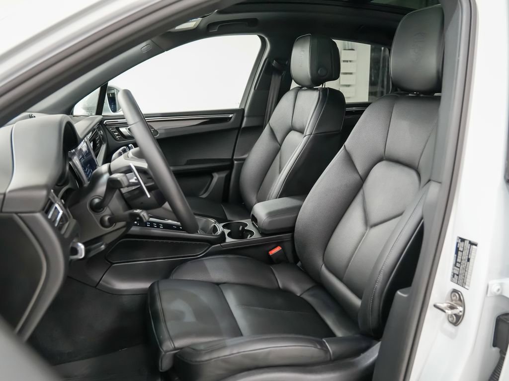Certified 2025 Porsche Macan S image 5