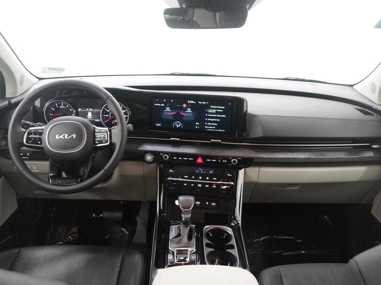Used 2024 Kia Carnival EX image 17