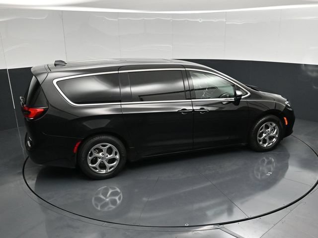 Certified 2024 Chrysler Pacifica Limited FWD image 52