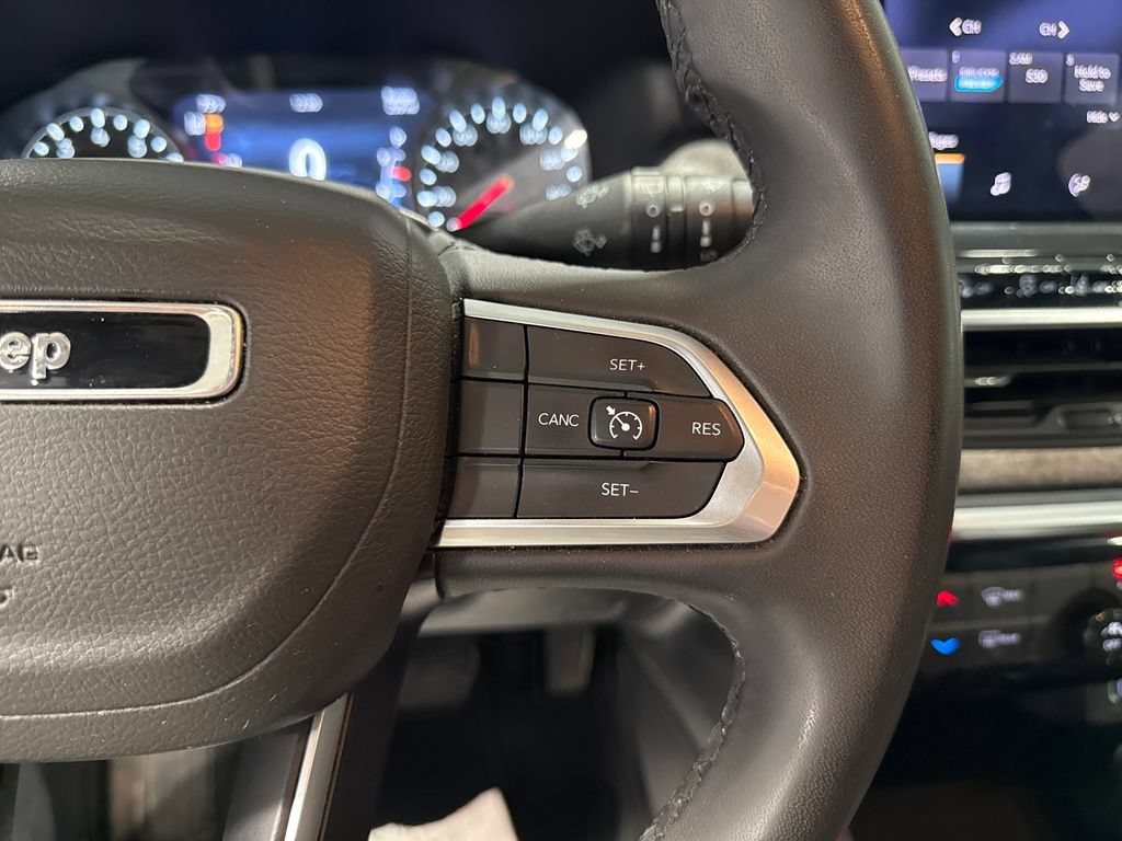 Used 2024 Jeep Compass Latitude AWD/4WD image 4