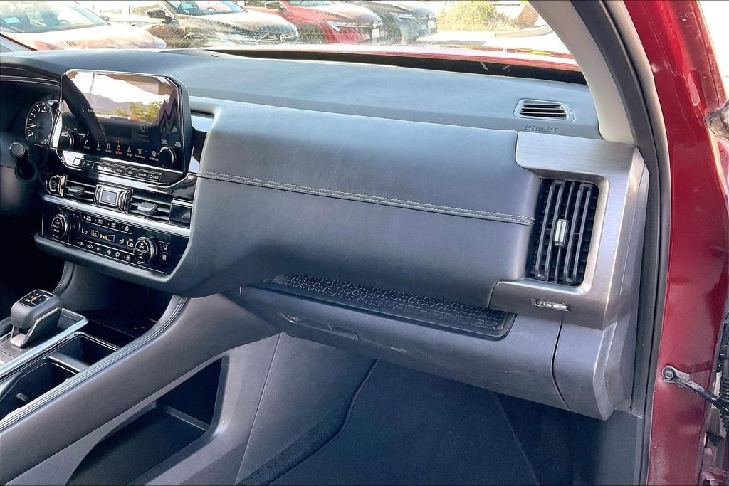 Used 2022 Nissan Pathfinder Platinum w/ Cargo Package FWD image 16