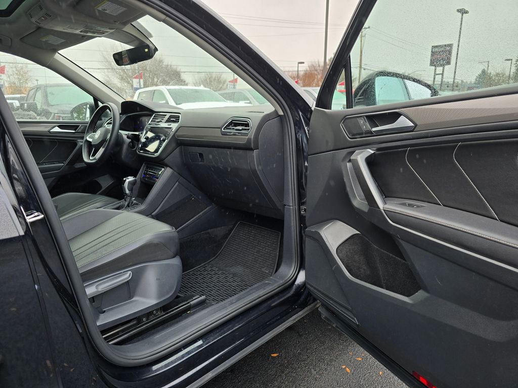 Used 2022 Volkswagen Tiguan SE image 13