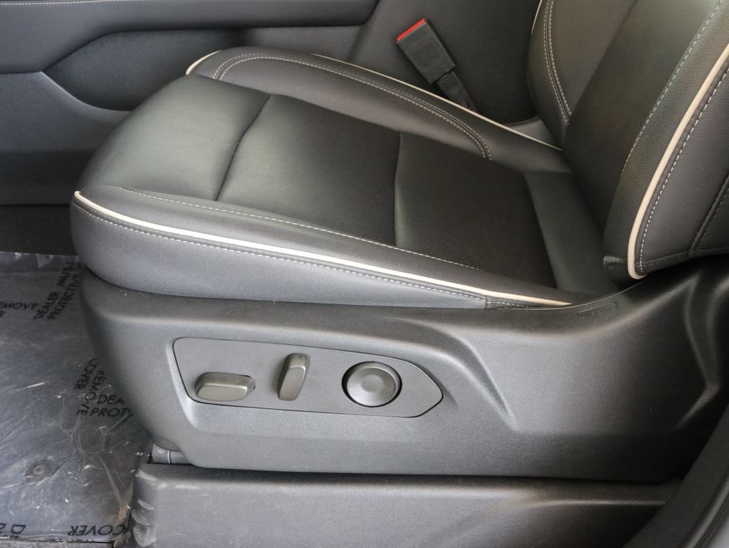 Used 2025 GMC Yukon XL Elevation AWD/4WD image 27