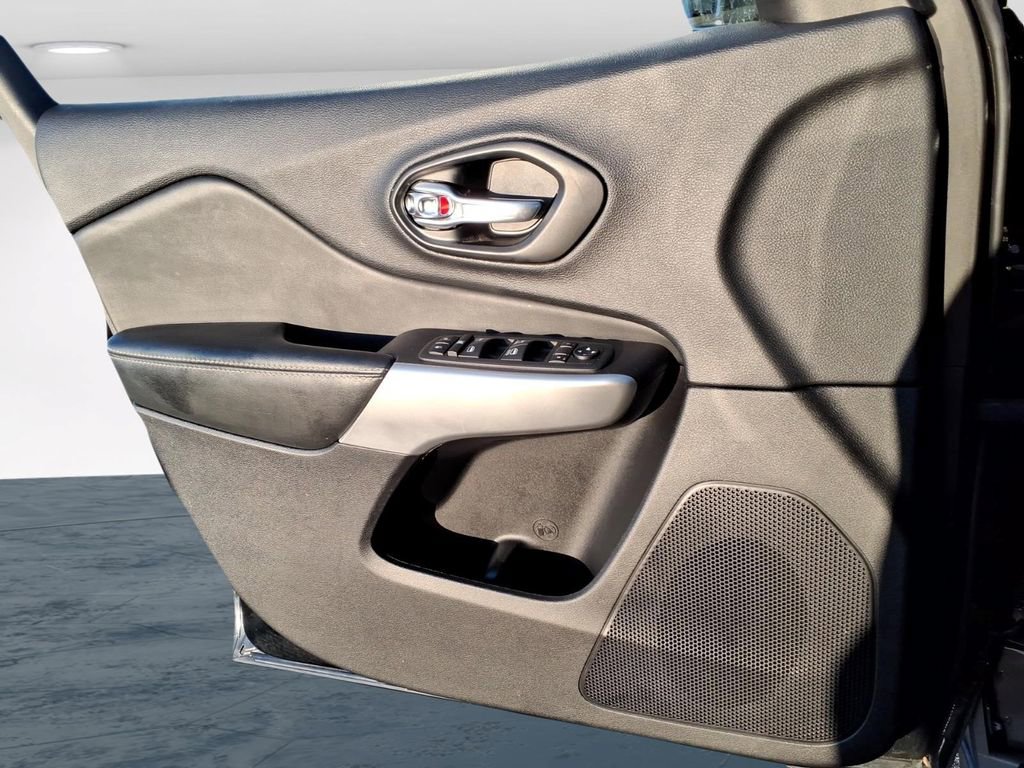 Used 2022 Jeep Cherokee Latitude w/ Sun & Sound Group image 26