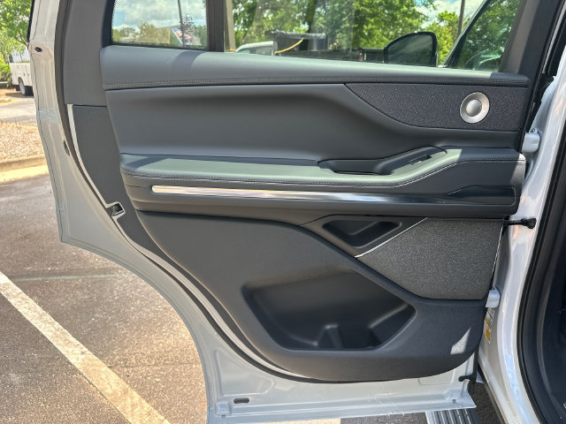 New 2026 Lincoln Navigator Reserve AWD/4WD image 21