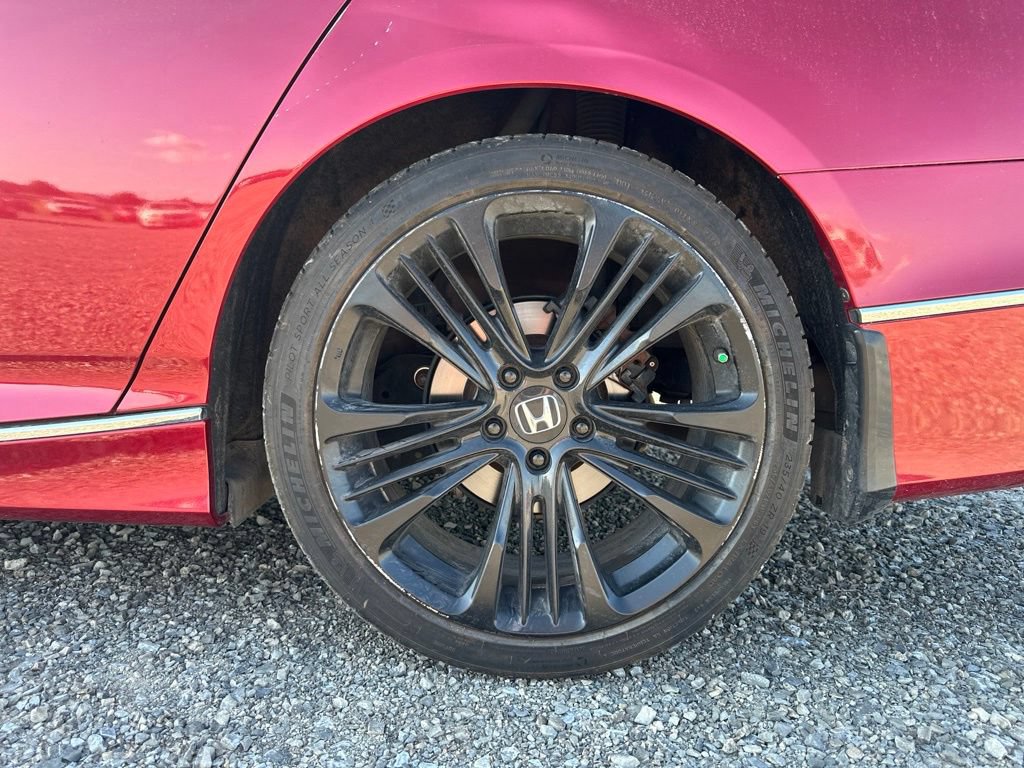 Used 2018 Honda Accord Touring image 7