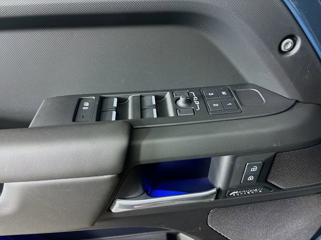 Used 2025 Land Rover Defender 110 X-Dynamic SE image 20