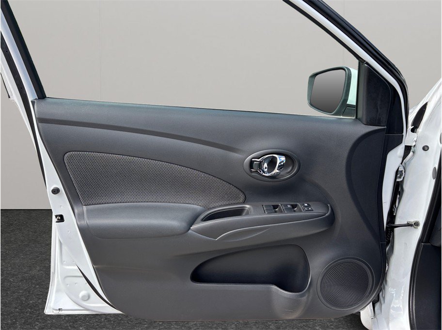 Used 2016 Nissan Versa SV FWD image 15