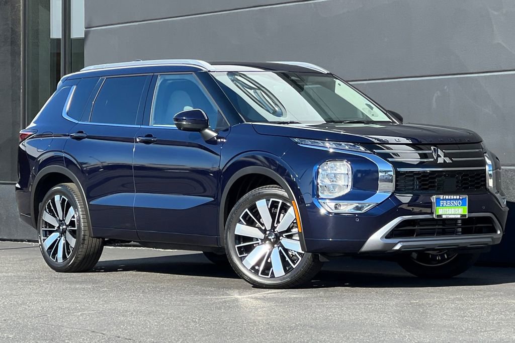 New 2026 Mitsubishi Outlander SEL image 3