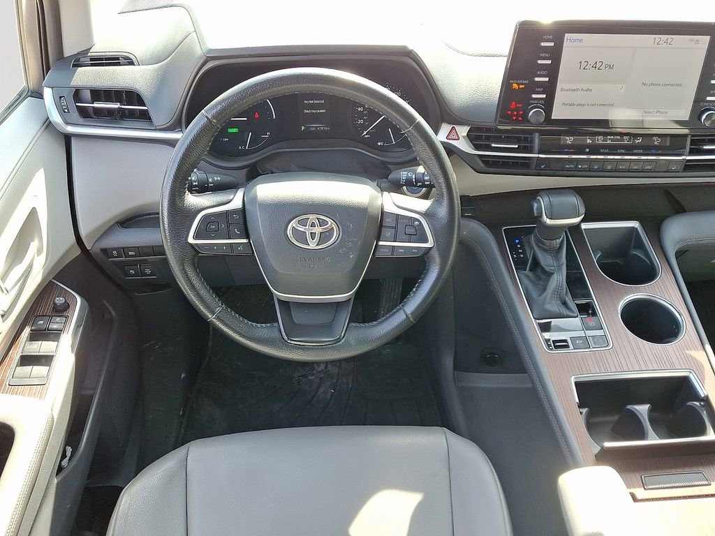 Used 2021 Toyota Sienna XLE image 13