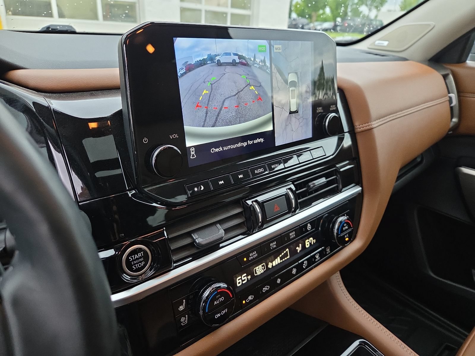 Used 2024 Nissan Pathfinder Platinum FWD image 8