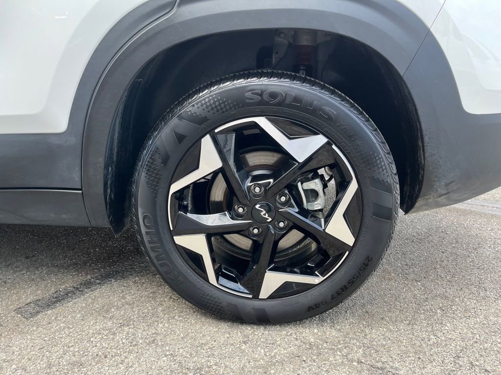Used 2024 Kia Seltos EX image 8