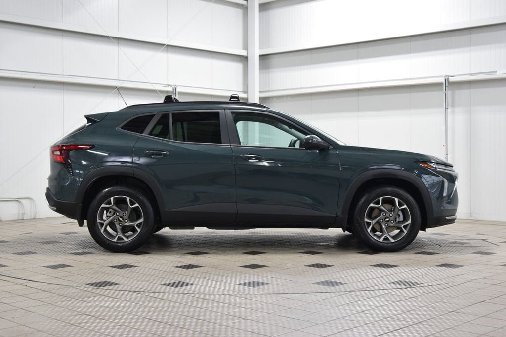 New 2026 Chevrolet Trax LT w/ Sunroof Package FWD image 9