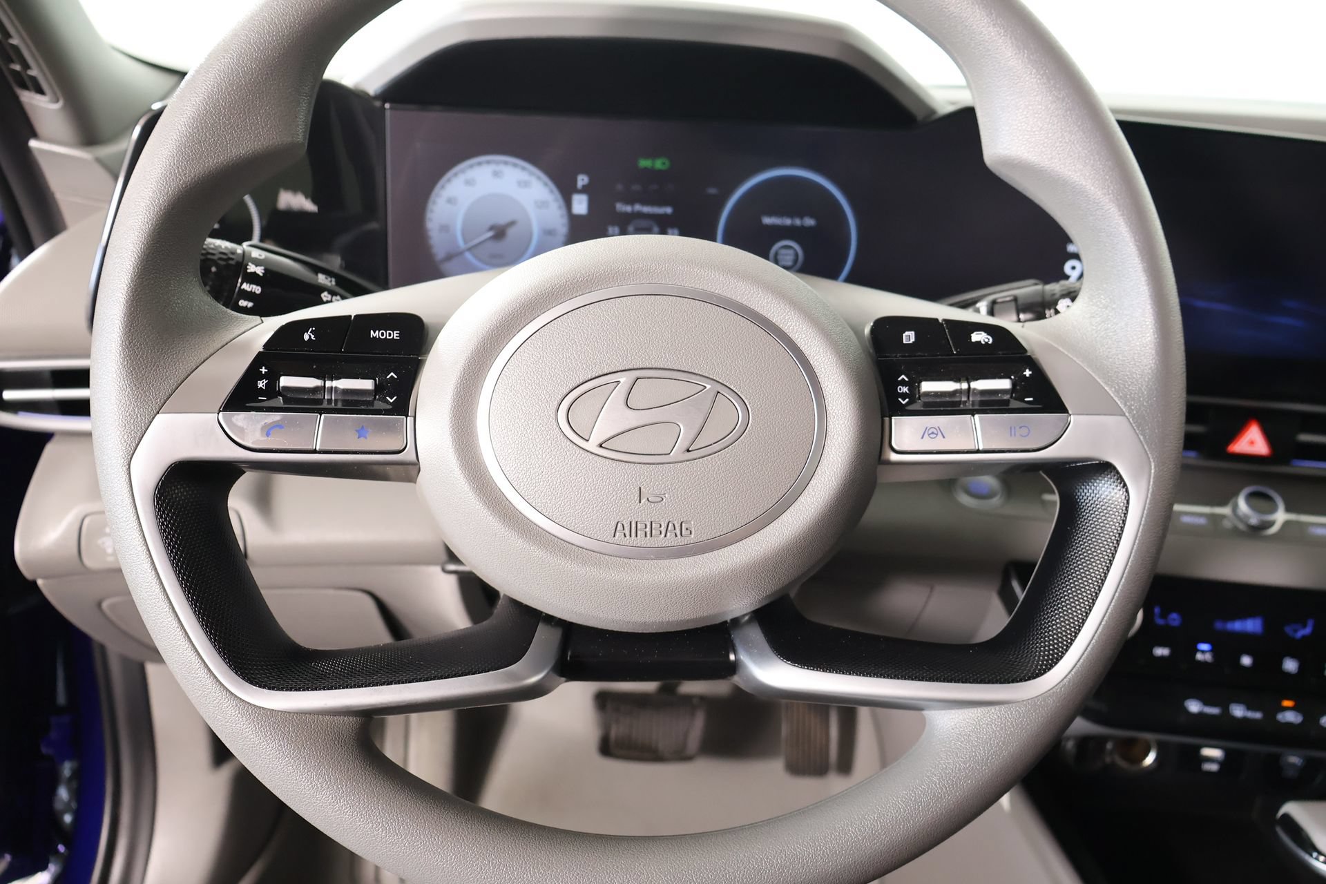 Certified 2024 Hyundai Elantra SEL FWD image 3