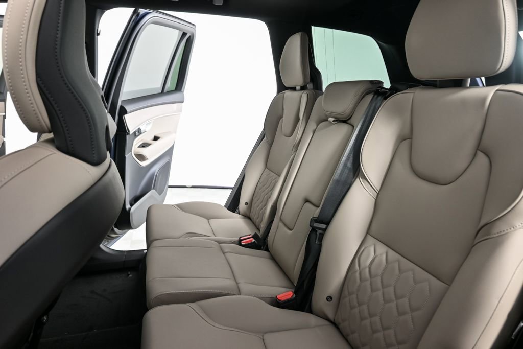 New 2026 Volvo XC90 B6 Plus w/ Protection Package Premier image 21
