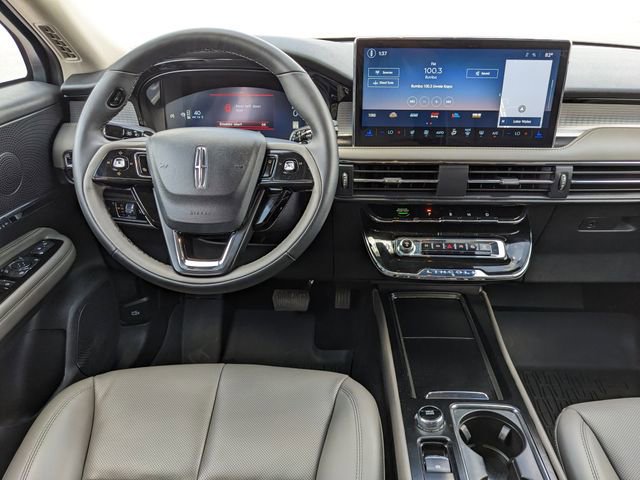 Used 2025 Lincoln Corsair AWD w/ Equipment Group 101A image 16
