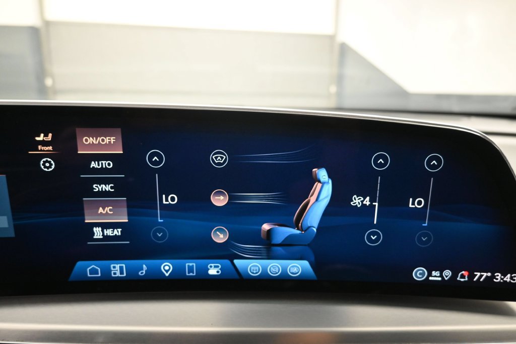 Used 2024 Cadillac Lyriq Luxury RWD image 19