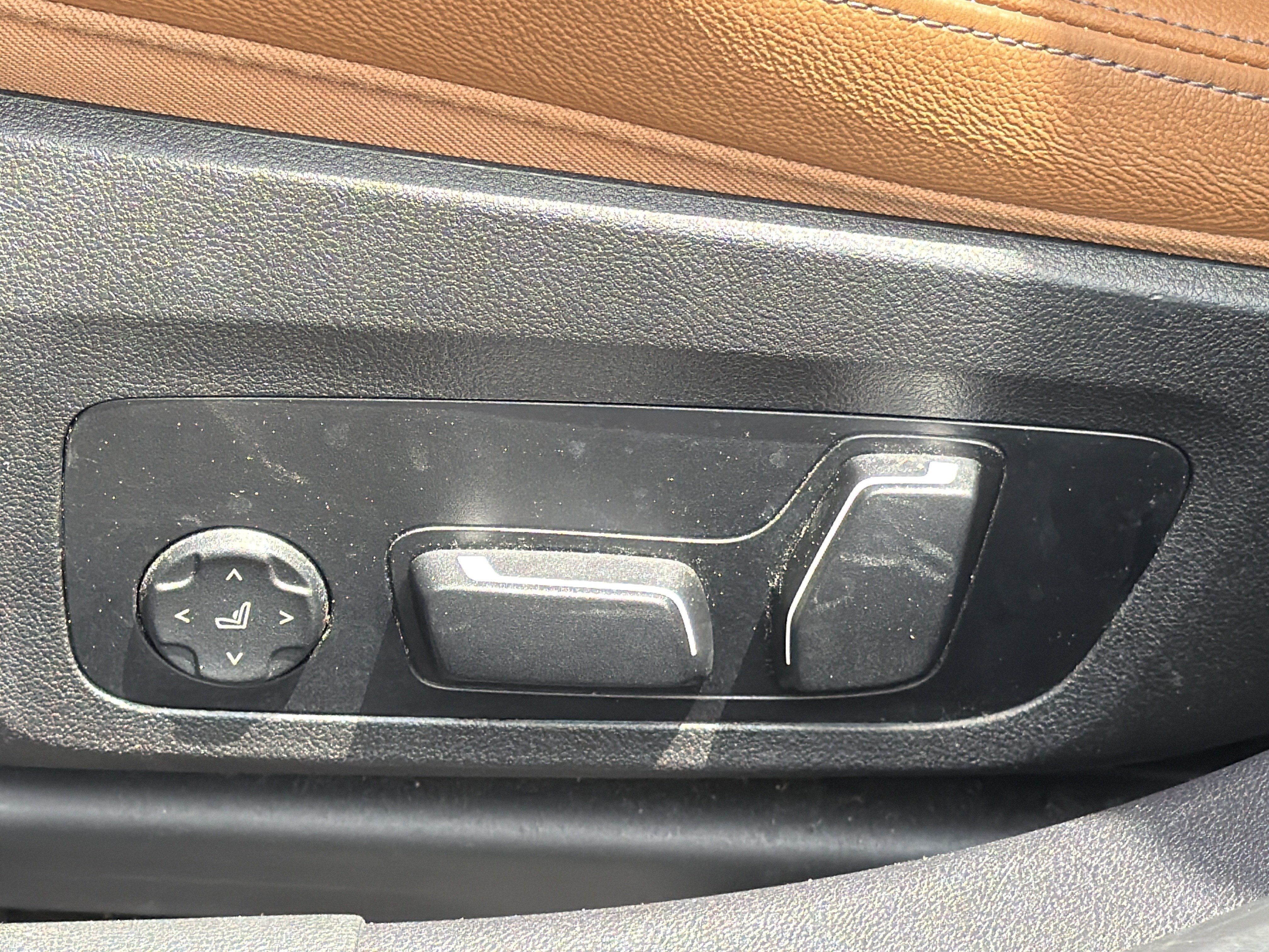 Certified 2024 BMW 330e w/ Premium Package RWD image 20
