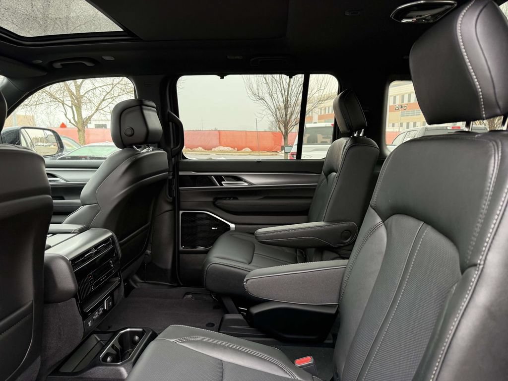New 2026 Jeep Grand Wagoneer Limited AWD/4WD image 17
